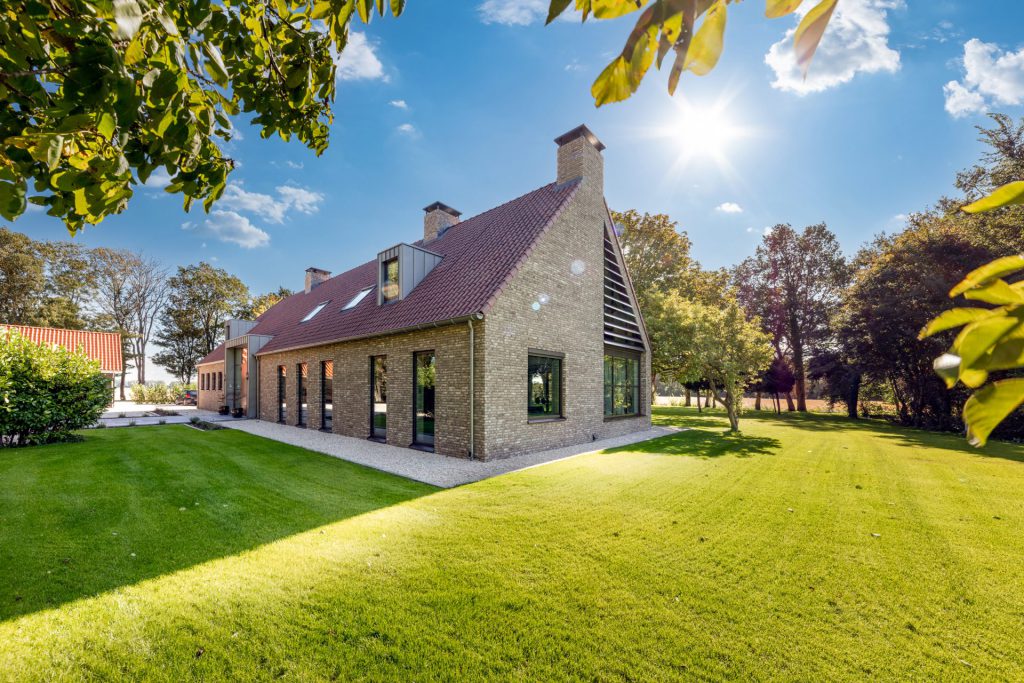 Wonen in de polder, woonboerderij in Tollebeek